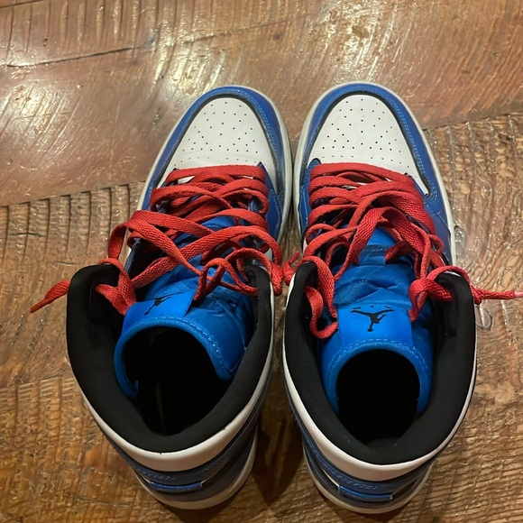 I grew out of them. They were sighed by a duoble a baseball team, like new - Picture 1 of 4